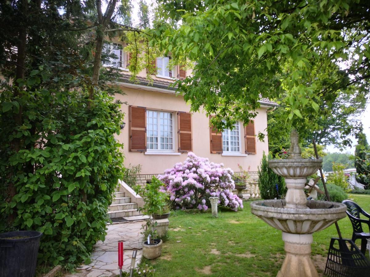 Au Jardin Fleuri Bed and Breakfast Secondigny Εξωτερικό φωτογραφία