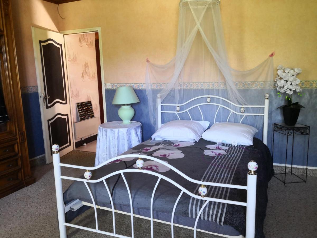 Au Jardin Fleuri Bed and Breakfast Secondigny Δωμάτιο φωτογραφία