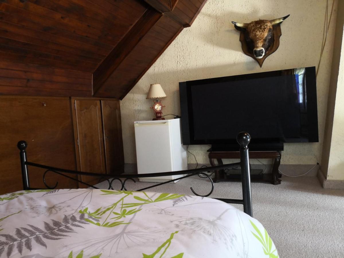 Au Jardin Fleuri Bed and Breakfast Secondigny Εξωτερικό φωτογραφία