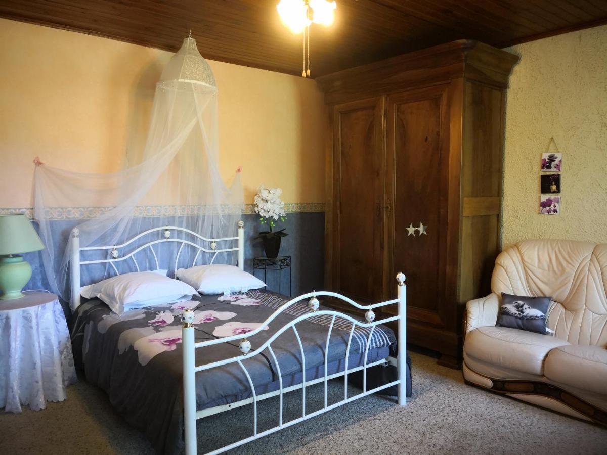 Au Jardin Fleuri Bed and Breakfast Secondigny Εξωτερικό φωτογραφία